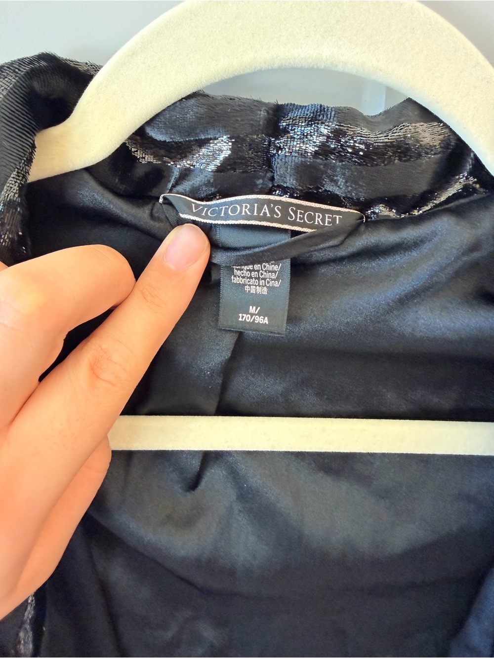 Victoria’s Secret Black Velour Satin Striped Robe Size Medium - Picture 2 of 3